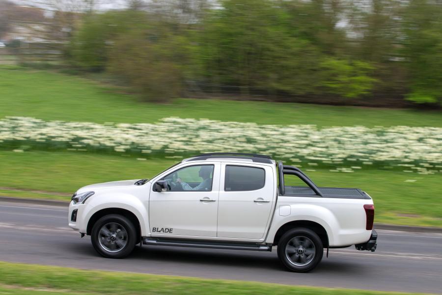  Isuzu D-Max Blade Double Cab 2017 года  (UK) (фото 24 из 52)